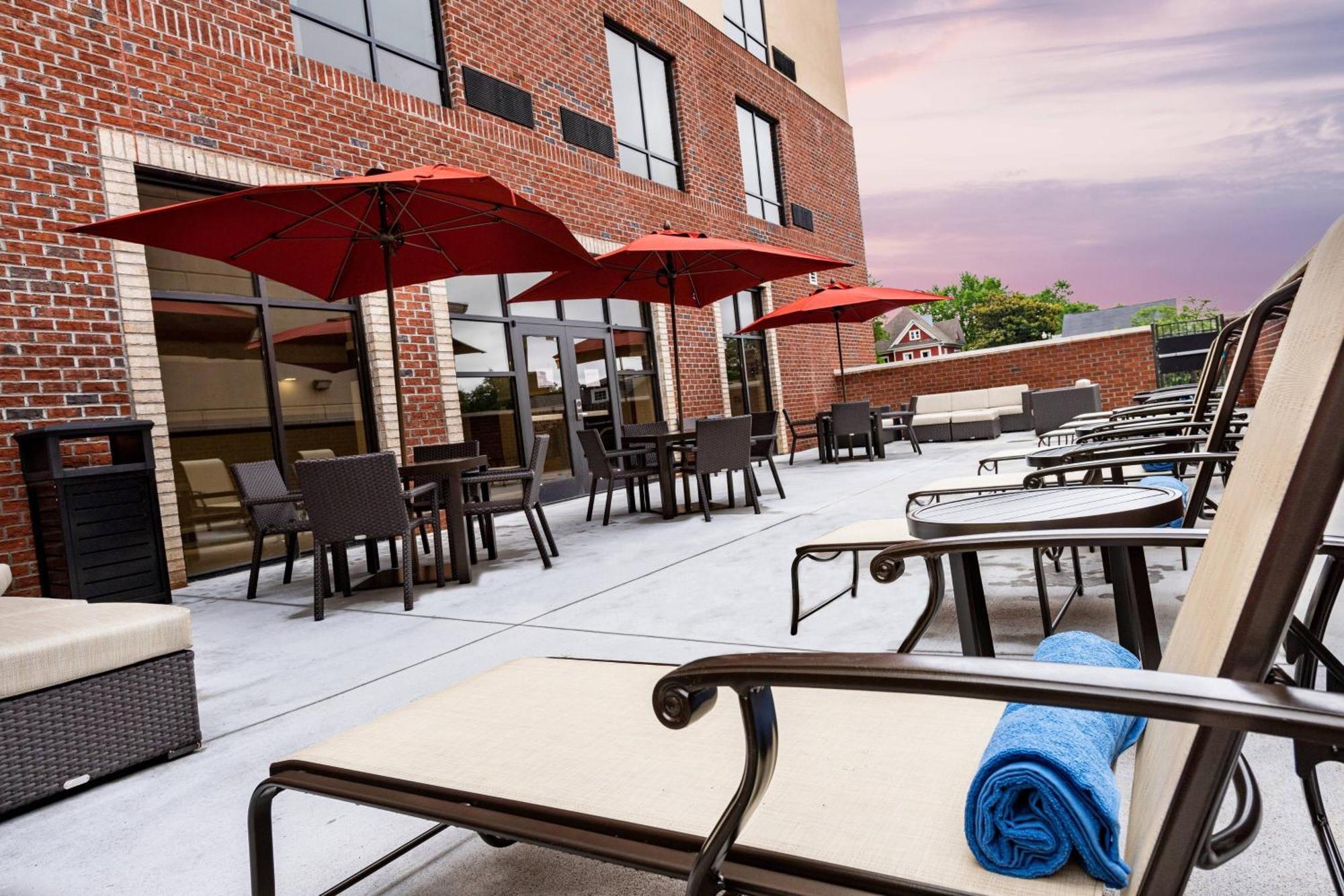 Hotel Courtyard Winston-Salem Downtown Zewnętrze zdjęcie