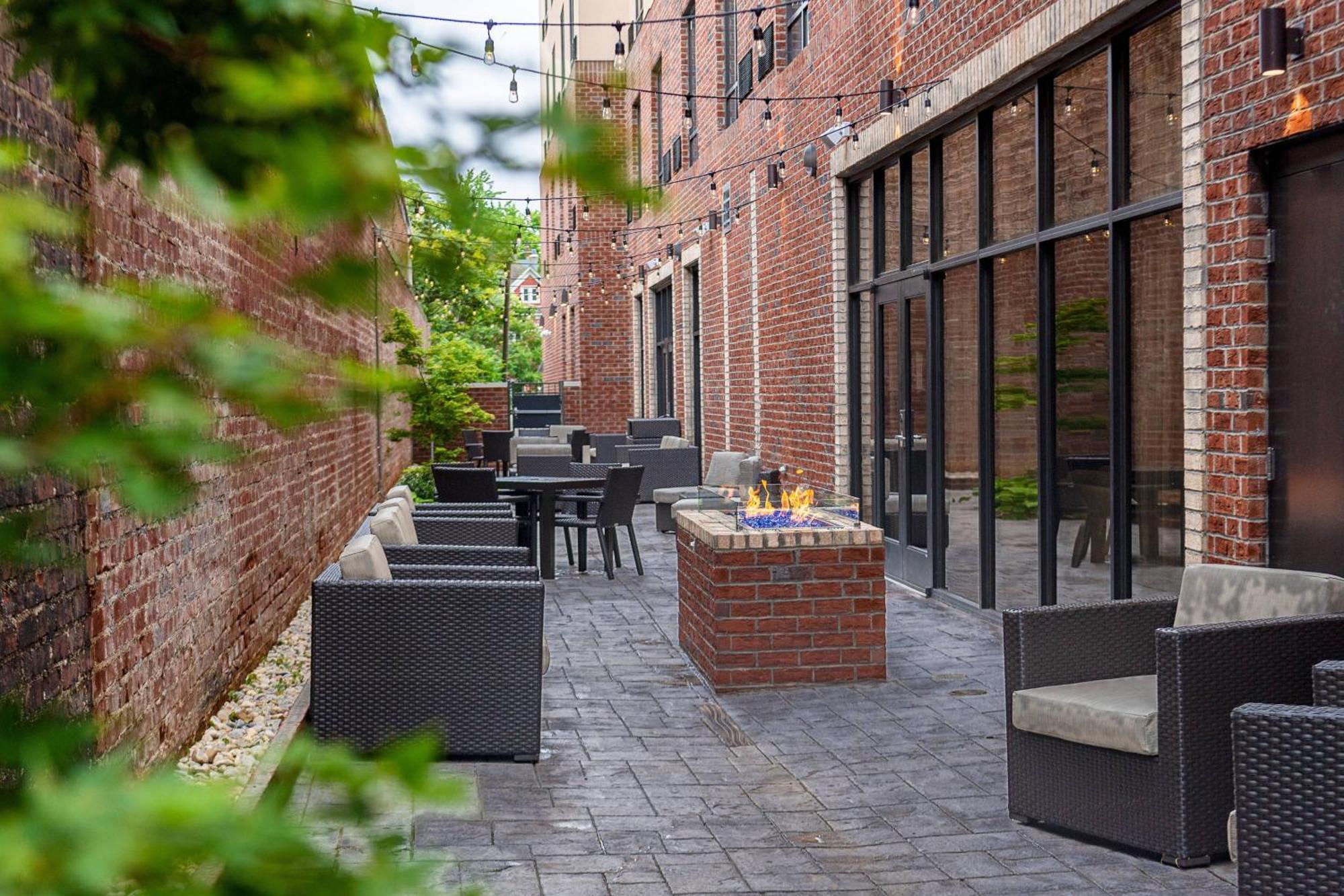 Hotel Courtyard Winston-Salem Downtown Zewnętrze zdjęcie